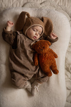 MOONIE 2.0 CARAMEL - ORGANIC HUMMING BEAR